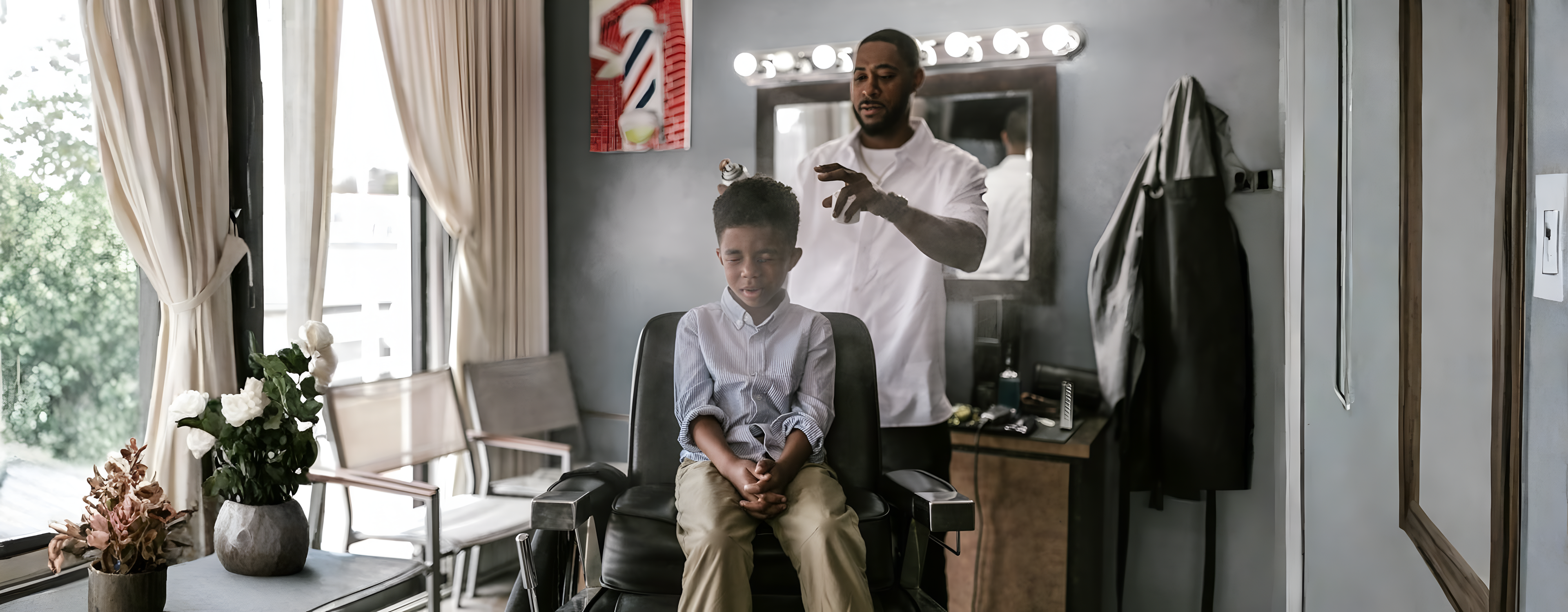 Barber delivering a professional haircut representing Life Change Products grooming brandslider_item_zxBqYt